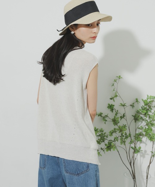 SENSE OF PLACE by URBAN RESEARCH（センスオブプレイスバイアーバンリサーチ）の「キーネックノースリーブトップ（ニット/セーター・レディース・ブラック/ベージュ/グリーン/ライトベージュ・ONE）」の18枚目の写真