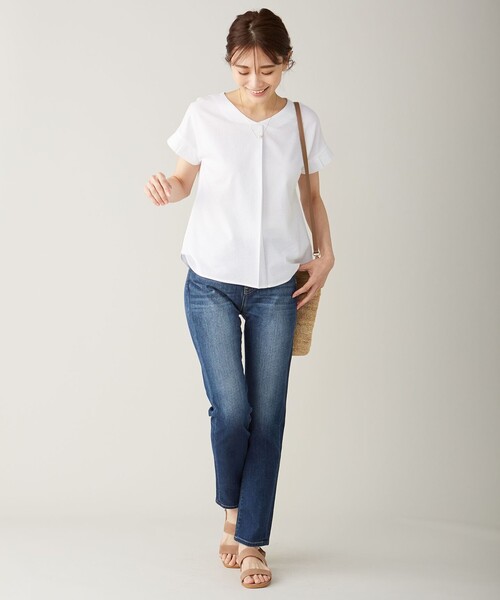 J.PRESS Ladies(J.プレス レディス)の「【抗菌防臭・吸水速乾】サッカージャージー Vネック カットソー(Tシャツ/カットソー・レディース・ホワイト系/ライトグレー系/ライトグレー系1/カーキ系1/ネイビー系1/スモーキーグリーン系・SMALL)」の8枚目の写真