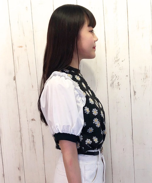 Hamble by Par Avion（ハンブルバイパラビオン）の「フラワー切替トップス（その他トップス・レディース・ブラック/オフホワイト・ONESIZE）」の7枚目の写真