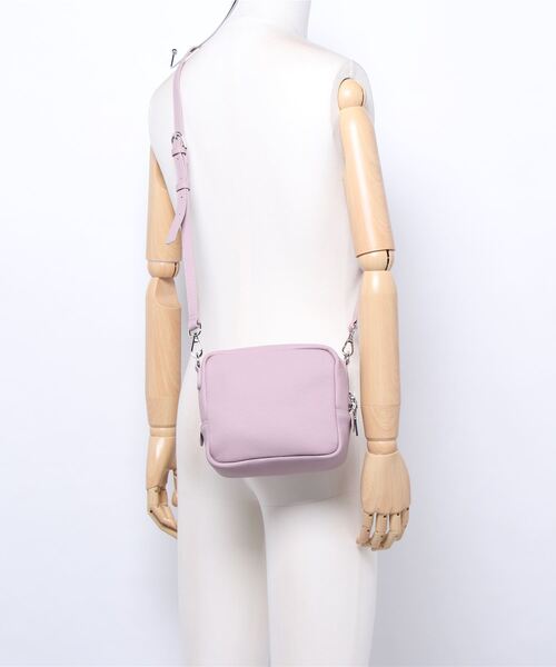 VitaFelice（ヴィータフェリーチェ）の「本牛革ミニスクエアショルダーバッグ（ショルダーバッグ・レディース・ブラック/ラベンダー/オフホワイト/サックスブルー/アッシュグレー/ワイン/プラム/グリーン/シルバー・FREE）」の14枚目の写真