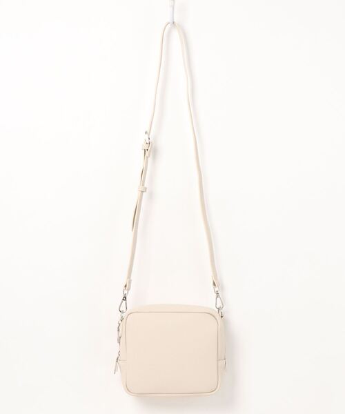 VitaFelice（ヴィータフェリーチェ）の「本牛革ミニスクエアショルダーバッグ（ショルダーバッグ・レディース・ブラック/ラベンダー/オフホワイト/サックスブルー/アッシュグレー/ワイン/プラム/グリーン/シルバー・FREE）」の17枚目の写真