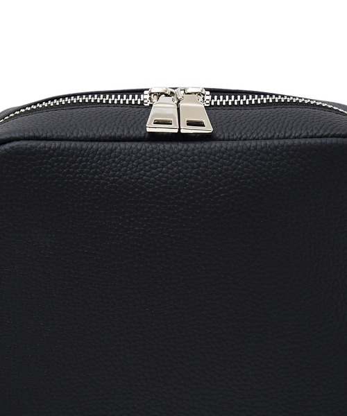 VitaFelice（ヴィータフェリーチェ）の「本牛革ミニスクエアショルダーバッグ（ショルダーバッグ・レディース・ブラック/ラベンダー/オフホワイト/サックスブルー/アッシュグレー/ワイン/プラム/グリーン/シルバー・FREE）」の22枚目の写真