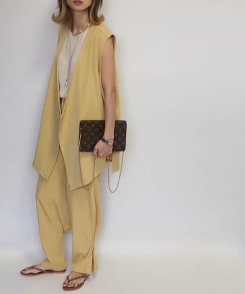 NEUNA（ヌナ）の「【ファッションインフルエンサーamoriaさん×neuna】セットアップスローブレスジャケット（ノーカラージャケット・レディース・ブラック/ベージュ/イエロー・FREE）」の5枚目の写真