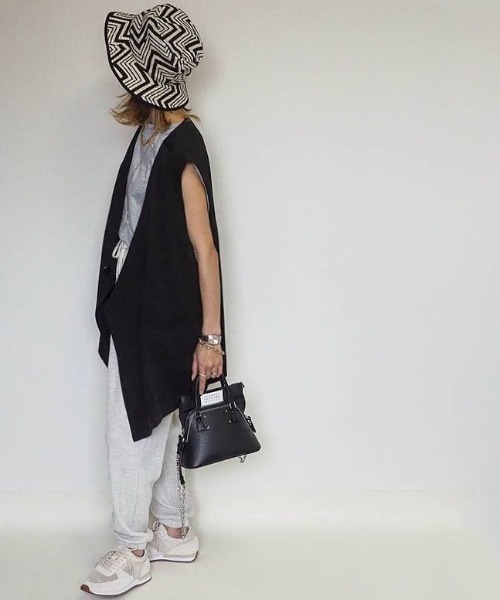 NEUNA（ヌナ）の「【ファッションインフルエンサーamoriaさん×neuna】セットアップスローブレスジャケット（ノーカラージャケット・レディース・ブラック/ベージュ/イエロー・FREE）」の14枚目の写真