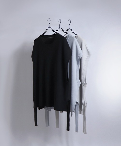 Confirm（コンファーム）の「Confirm / コンファーム サイドスリットオーバーニットベスト（ベスト・メンズ・ブラック/ベージュ/グレー/ミント・FREE）」の2枚目の写真