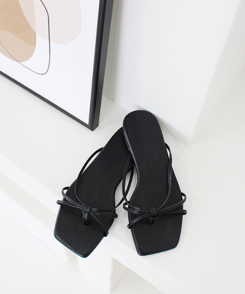 MODE ROBE(モードローブ)の「クロスループフラットサンダル(サンダル・レディース・ホワイト/ブラック/ブラウン・23㎝/23.5㎝/24㎝/24.5㎝/25㎝)」の10枚目の写真