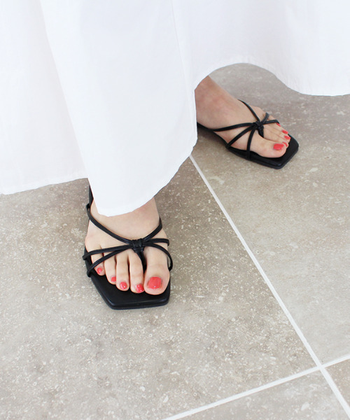 MODE ROBE(モードローブ)の「クロスループフラットサンダル(サンダル・レディース・ホワイト/ブラック/ブラウン・23㎝/23.5㎝/24㎝/24.5㎝/25㎝)」の7枚目の写真