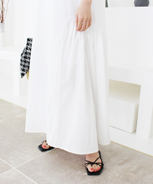 MODE ROBE(モードローブ)の「クロスループフラットサンダル(サンダル・レディース・ホワイト/ブラック/ブラウン・23㎝/23.5㎝/24㎝/24.5㎝/25㎝)」の21枚目の写真