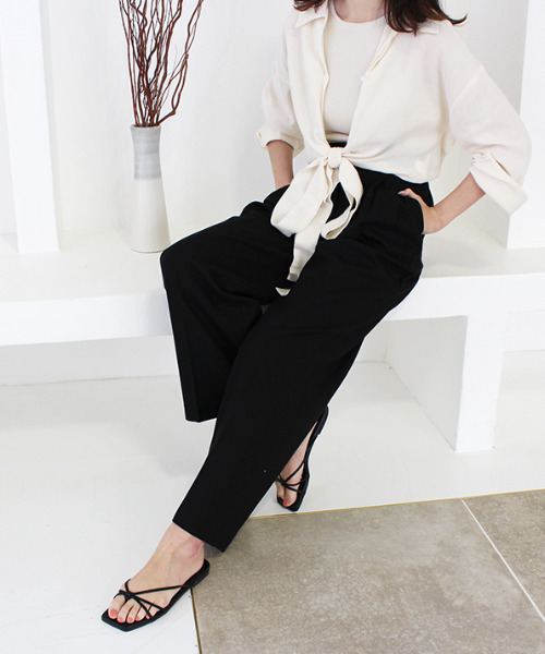 MODE ROBE(モードローブ)の「クロスループフラットサンダル(サンダル・レディース・ホワイト/ブラック/ブラウン・23㎝/23.5㎝/24㎝/24.5㎝/25㎝)」の17枚目の写真