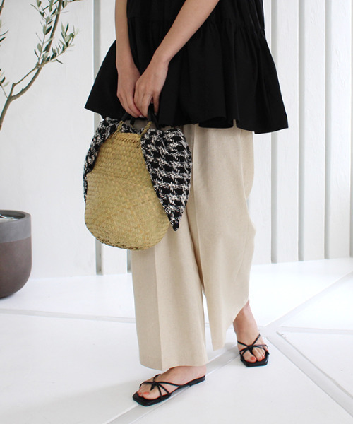 MODE ROBE(モードローブ)の「クロスループフラットサンダル(サンダル・レディース・ホワイト/ブラック/ブラウン・23㎝/23.5㎝/24㎝/24.5㎝/25㎝)」の19枚目の写真