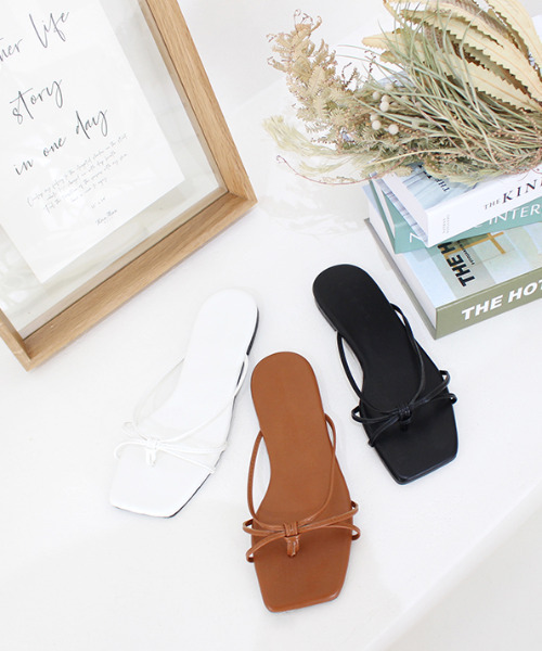 MODE ROBE(モードローブ)の「クロスループフラットサンダル(サンダル・レディース・ホワイト/ブラック/ブラウン・23㎝/23.5㎝/24㎝/24.5㎝/25㎝)」の15枚目の写真