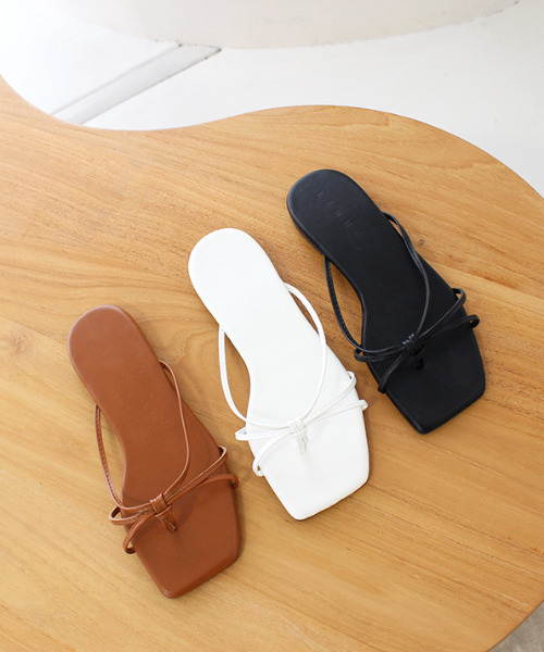 MODE ROBE(モードローブ)の「クロスループフラットサンダル(サンダル・レディース・ホワイト/ブラック/ブラウン・23㎝/23.5㎝/24㎝/24.5㎝/25㎝)」の18枚目の写真