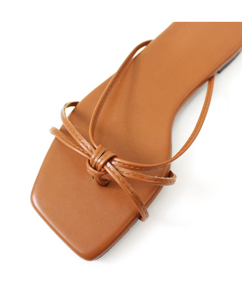 MODE ROBE(モードローブ)の「クロスループフラットサンダル(サンダル・レディース・ホワイト/ブラック/ブラウン・23㎝/23.5㎝/24㎝/24.5㎝/25㎝)」の16枚目の写真