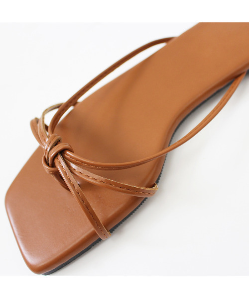 MODE ROBE(モードローブ)の「クロスループフラットサンダル(サンダル・レディース・ホワイト/ブラック/ブラウン・23㎝/23.5㎝/24㎝/24.5㎝/25㎝)」の6枚目の写真