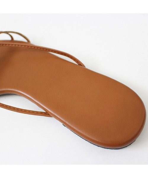 MODE ROBE(モードローブ)の「クロスループフラットサンダル(サンダル・レディース・ホワイト/ブラック/ブラウン・23㎝/23.5㎝/24㎝/24.5㎝/25㎝)」の12枚目の写真