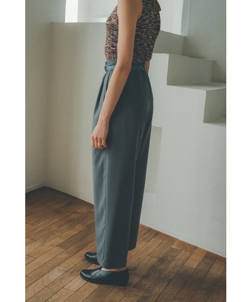 CLANE(クラネ)の「BASIC TUCK PANTS(スラックス・レディース・ブラック/オレンジ/ブルー/アイボリー・1/2/0)」の15枚目の写真