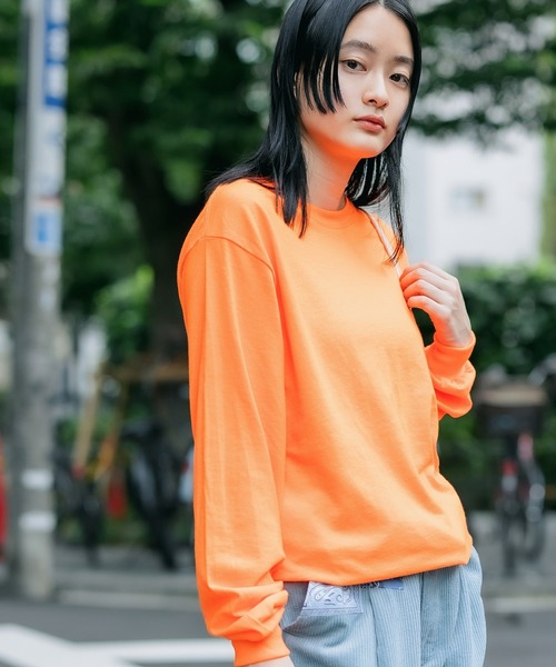 GILDAN(ギルダン)の「【GILDAN】ギルダン ロングスリーブカットソー ビッグシルエット 無地 クルーネック(Tシャツ/カットソー・レディース・ホワイト/ライトブルー/ブラック/ダークブラウン/ネイビー/グレー/チャコール/オリーブ/イエロー/オレンジ/アッシュグレー・S/M/L/2XL/XL/3XL)」の11枚目の写真