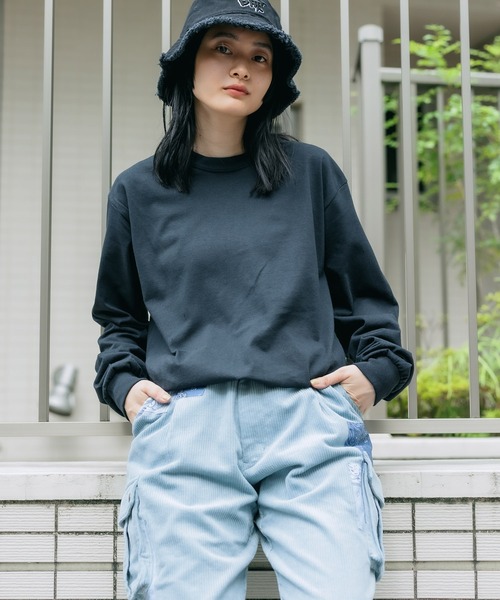 GILDAN(ギルダン)の「【GILDAN】ギルダン ロングスリーブカットソー ビッグシルエット 無地 クルーネック(Tシャツ/カットソー・レディース・ホワイト/ライトブルー/ブラック/ダークブラウン/ネイビー/グレー/チャコール/オリーブ/イエロー/オレンジ/アッシュグレー・S/M/L/2XL/XL/3XL)」の12枚目の写真