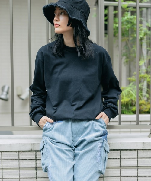 GILDAN(ギルダン)の「【GILDAN】ギルダン ロングスリーブカットソー ビッグシルエット 無地 クルーネック(Tシャツ/カットソー・レディース・ホワイト/ライトブルー/ブラック/ダークブラウン/ネイビー/グレー/チャコール/オリーブ/イエロー/オレンジ/アッシュグレー・S/M/L/2XL/XL/3XL)」の13枚目の写真