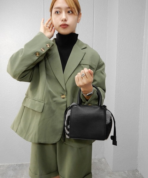 minia(ミニア)の「スクエア型ボア巾着/ミニバッグ ◆(ハンドバッグ・レディース・ブラック/ブラウン/ベージュ・FREE)」の2枚目の写真