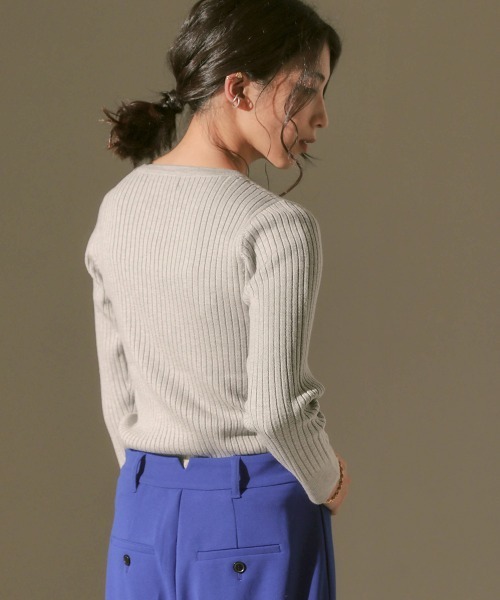 Bou Jeloud（ブージュルード）の「ヒートラウンドネック肩釦リブニット（ニット/セーター・レディース・ブルー/A/アイボリー/ブラック/イエロー/グレー/レッド/ブラウン・FREE）」の22枚目の写真