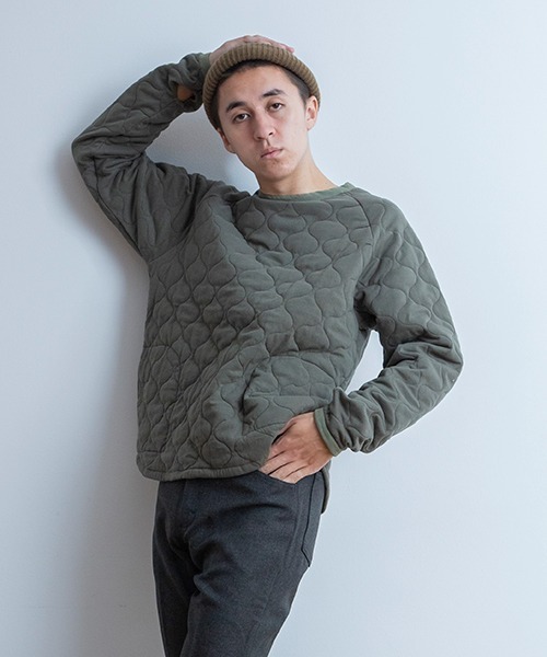 Universal Style Wear(ユニバーサルスタイルウェア)の「Universal Style Wear カット キルト クルーネック(スウェット・メンズ・ブラック/カーキ/ホワイト/グレイッシュベージュ・X-LARGE/LARGE/MEDIUM)」の4枚目の写真