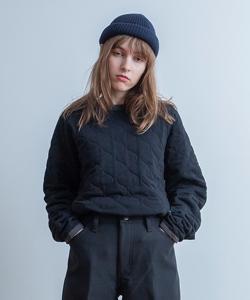 Universal Style Wear(ユニバーサルスタイルウェア)の「Universal Style Wear カット キルト クルーネック(スウェット・メンズ・ブラック/カーキ/ホワイト/グレイッシュベージュ・X-LARGE/LARGE/MEDIUM)」の3枚目の写真