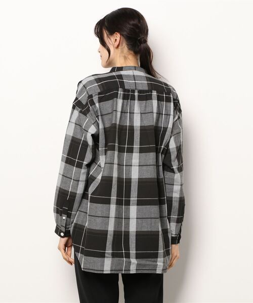 BROOKLYN OVERALL（ブルックリンオーバーオール）の「スタンドカラーギャザーシャツ（シャツ/ブラウス・レディース・チャコールグレー・FREE）」の2枚目の写真