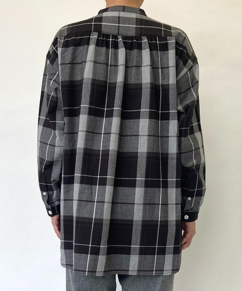 BROOKLYN OVERALL（ブルックリンオーバーオール）の「スタンドカラーギャザーシャツ（シャツ/ブラウス・レディース・チャコールグレー・FREE）」の9枚目の写真