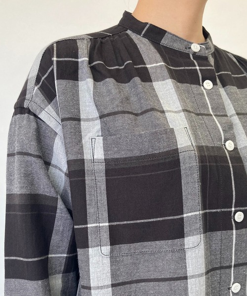 BROOKLYN OVERALL（ブルックリンオーバーオール）の「スタンドカラーギャザーシャツ（シャツ/ブラウス・レディース・チャコールグレー・FREE）」の13枚目の写真