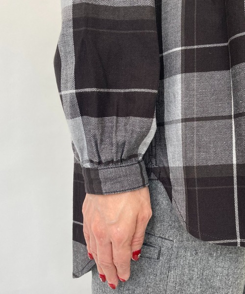 BROOKLYN OVERALL（ブルックリンオーバーオール）の「スタンドカラーギャザーシャツ（シャツ/ブラウス・レディース・チャコールグレー・FREE）」の14枚目の写真