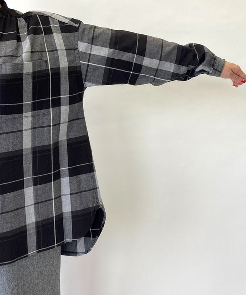 BROOKLYN OVERALL（ブルックリンオーバーオール）の「スタンドカラーギャザーシャツ（シャツ/ブラウス・レディース・チャコールグレー・FREE）」の10枚目の写真