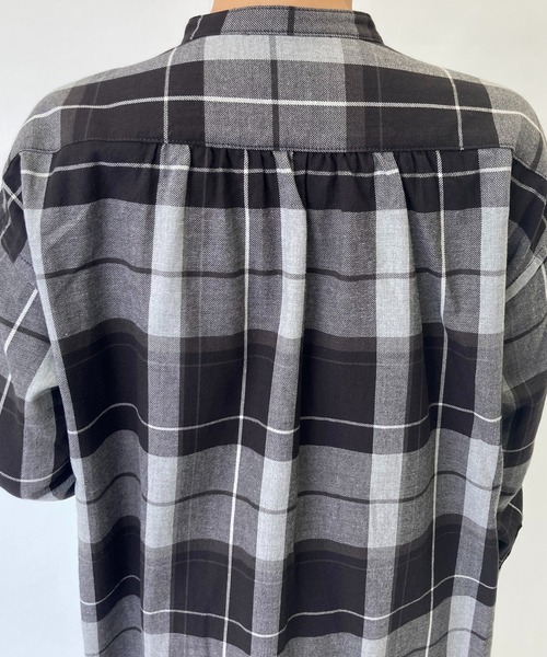 BROOKLYN OVERALL（ブルックリンオーバーオール）の「スタンドカラーギャザーシャツ（シャツ/ブラウス・レディース・チャコールグレー・FREE）」の17枚目の写真