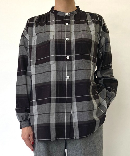 BROOKLYN OVERALL（ブルックリンオーバーオール）の「スタンドカラーギャザーシャツ（シャツ/ブラウス・レディース・チャコールグレー・FREE）」の18枚目の写真