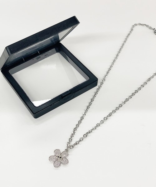 TWENTYONEAUGUST(トゥエンティワンオーガスト)の「A'GEM/9 × .kom『TWENTY ONE AUGUST』DIAMOND SMILEY FACE /ラインストーン スマイルネックレス(ネックレス・メンズ・シルバー・FREE)」の2枚目の写真