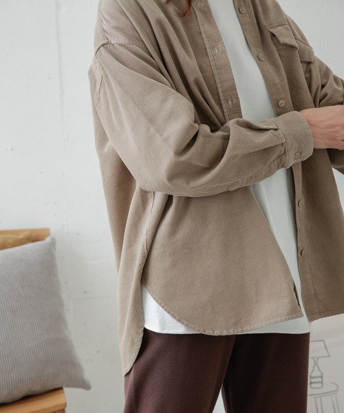 URBAN RESEARCH DOORS（アーバンリサーチドアーズ）の「コーデュロイシャツ（シャツ/ブラウス・レディース・カーキ/ベージュ/チャコールグレー・ONE）」の18枚目の写真