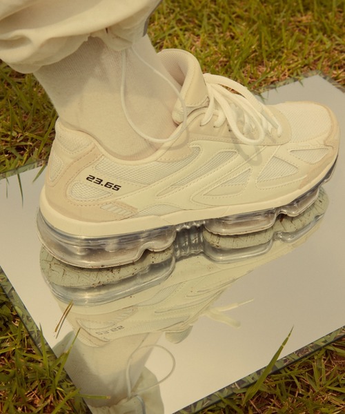 23.65(イーシプサムチョンユクオ)の「【23.65/イーシプサムチョンユクオ】HIKA AIR SNEAKER/エアークッションスニーカー(スニーカー・レディース・ブラック/ホワイト・26.0cm/24.0cm/23.0cm/27.0cm/25.0cm)」の7枚目の写真