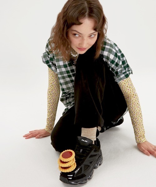 23.65(イーシプサムチョンユクオ)の「【23.65/イーシプサムチョンユクオ】HIKA AIR SNEAKER/エアークッションスニーカー(スニーカー・レディース・ブラック/ホワイト・26.0cm/24.0cm/23.0cm/27.0cm/25.0cm)」の4枚目の写真