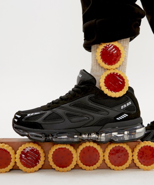 23.65(イーシプサムチョンユクオ)の「【23.65/イーシプサムチョンユクオ】HIKA AIR SNEAKER/エアークッションスニーカー(スニーカー・レディース・ブラック/ホワイト・26.0cm/24.0cm/23.0cm/27.0cm/25.0cm)」の5枚目の写真