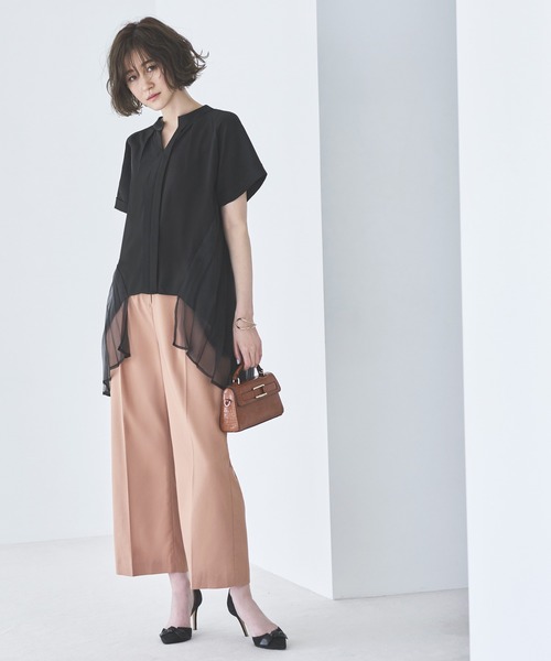 RUIRUE BOUTIQUE(ルイルエブティック)の「シアーバックプリーツキーネックシャツ | 半袖 Vネック ラグランスリーブ トップス 体型カバー タックススリーブ プリーツ シアー オフィスカジュアル 通勤服 華やか シャツ(シャツ/ブラウス・レディース・ブラック/オフホワイト/ピンク・LL/S/M/L)」の6枚目の写真