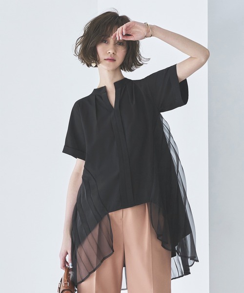 RUIRUE BOUTIQUE(ルイルエブティック)の「シアーバックプリーツキーネックシャツ | 半袖 Vネック ラグランスリーブ トップス 体型カバー タックススリーブ プリーツ シアー オフィスカジュアル 通勤服 華やか シャツ(シャツ/ブラウス・レディース・ブラック/オフホワイト/ピンク・LL/S/M/L)」の4枚目の写真