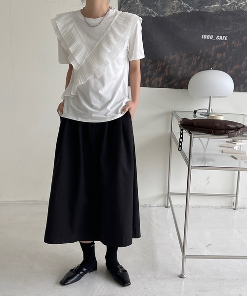 emi+（エミプラス）の「フロントクロスフリルカットソー（Tシャツ/カットソー・レディース・ホワイト/ブラック・S/M/L）」の8枚目の写真