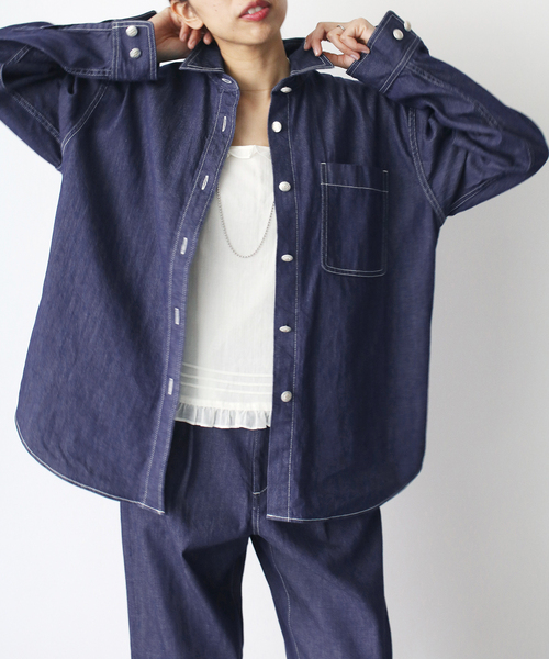 IENA(イエナ)の「LIEN カラーデニムシャツ(その他アウター・レディース・ブラウン/ネイビー・FREE)」の12枚目の写真
