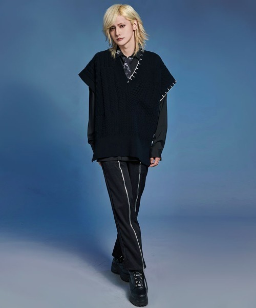 CIVARIZE / ネクタイ付き刺繍デザインシャツ F ブラック Y-24-11-30-039-GO-BL-SZ-ZS CIVARIZE（シヴァーライズ）の「『CIVARIZE/シヴァーライズ