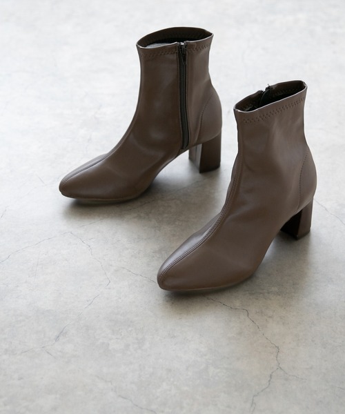 menue（メヌエ）の「アーモンドトゥ ショートブーツ（ブーツ・レディース・ブラック/ダークブラウン/アイボリー/ベージュ系その他・LL/3L/S/M/L/XS）」の3枚目の写真