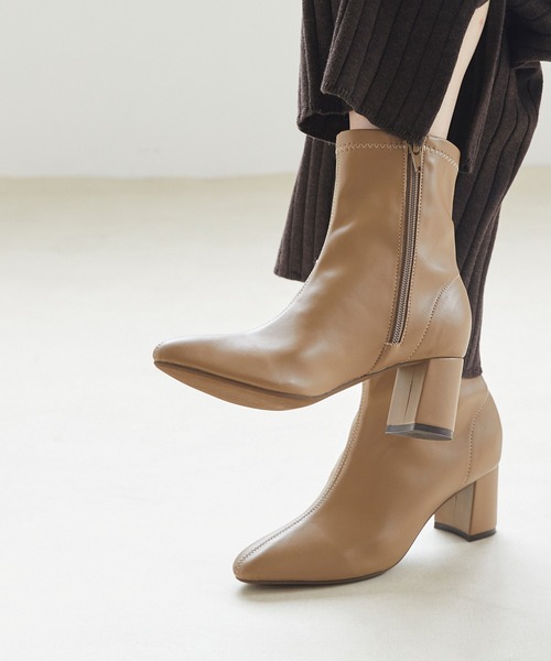 menue（メヌエ）の「アーモンドトゥ ショートブーツ（ブーツ・レディース・ブラック/ダークブラウン/アイボリー/ベージュ系その他・LL/3L/S/M/L/XS）」の4枚目の写真