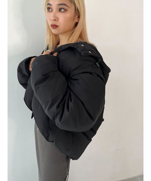 EMODA(エモダ)の「2WAYオーバーフードダウン(ダウンジャケット/コート・レディース・ブラック/アイボリー・FREE)」の8枚目の写真