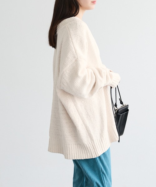 Chaco closet(チャコ クローゼット)の「コードモール深Vネックプルオーバーニット(ニット/セーター・レディース・アイボリー/ライトブルー/チャコール/グリーン/レッド・FREE)」の11枚目の写真