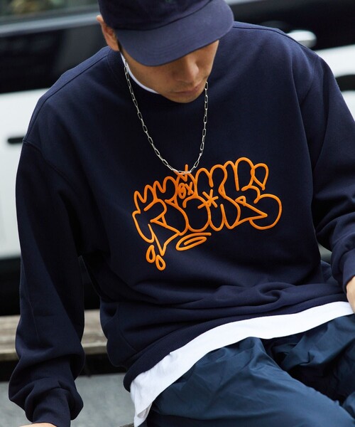 FREAK'S STORE（フリークスストア）の「スローアップ グラフィティプリント クルーネックスウェット/タギング/バックプリント/裏毛