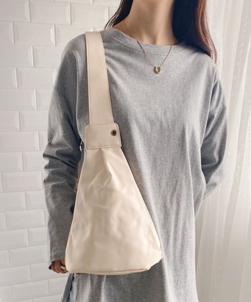 wears(ウェアーズ)の「PUワンショルダーボディバッグ(ボディバッグ/ウエストポーチ・レディース・アイボリー/ブラック・FREE)」の5枚目の写真